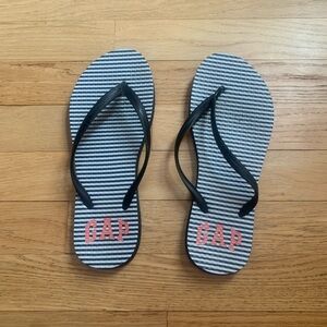 NWOT GAP Flip Flops